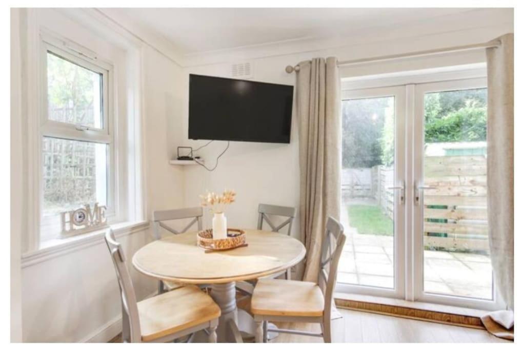 Central 2 Bedroom Garden Flat With Free Parking Royal Tunbridge Wells Exterior foto